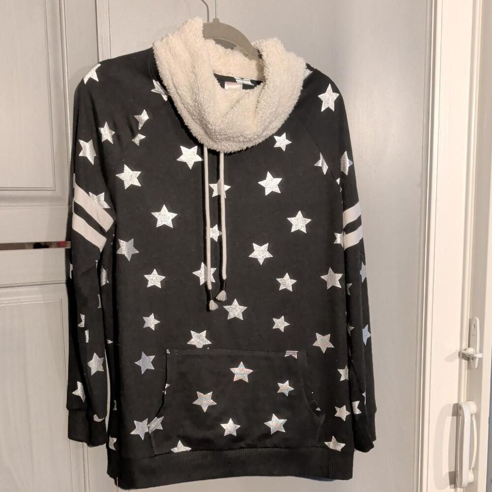 No-boundaries Women's Black and Silver Hoodie